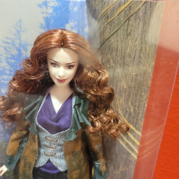 Twilight Victoria Barbie - Picture 5 of 6